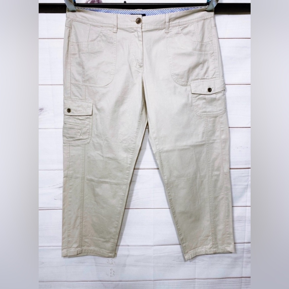 Tommy Hilfiger Woman’s White Cargo Ankle Pants w/ Mid-Rise Pockets, Size 14